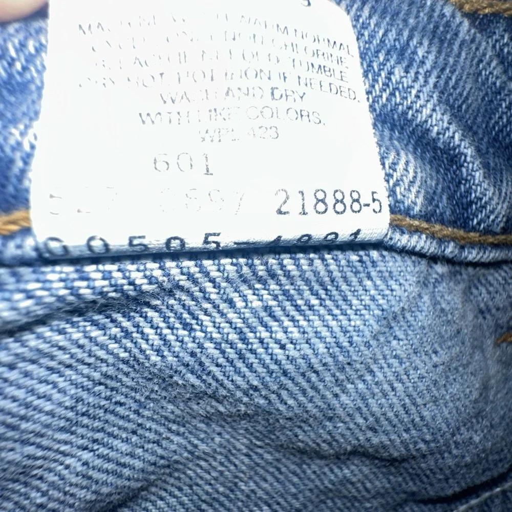 Vintage Levi's 505 Regular Fit Straight Leg Jeans Fit 40/32 Blue Denim USA Made